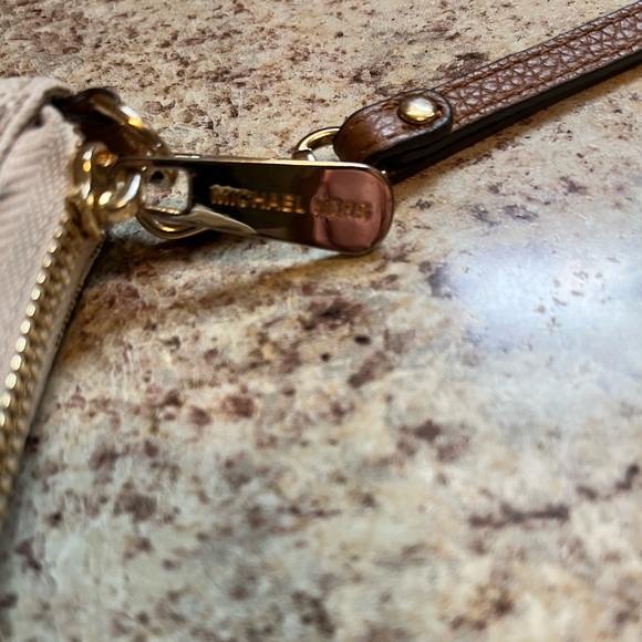 Michael Kors Clutch Wristlet Zip Wallet - Picture 6 of 13